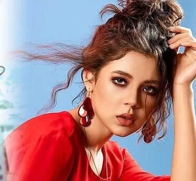 রাশিয়ান মডেল মনিকাকে লিগ্যাল নোটিশ