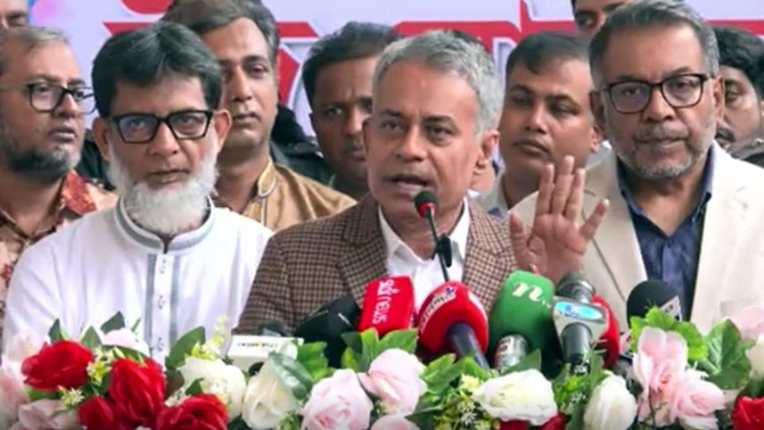 ঈদযাত্রা নিরাপদ করতে ট্রেনের ছাদে ওঠা ঠেকানো হবে:  শেখ রবিউল আলম