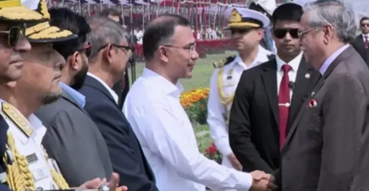 কুচকাওয়াজ অনুষ্ঠানে অংশ নিলেন রাষ্ট্রপতি ও প্রধানমন্ত্রী