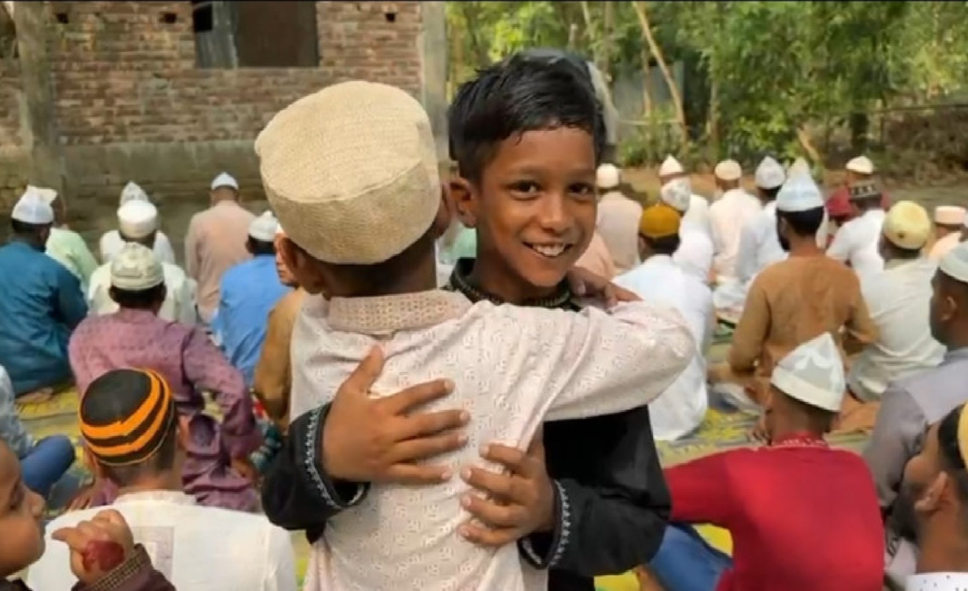 ফরিদপুরে ১০ গ্রামে ঈদ উদযাপন