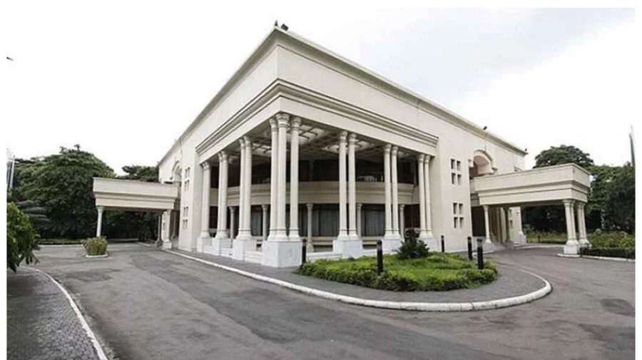 আপাতত যমুনায় উঠবেন না, গুলশানের বাড়িতেই থাকার সিদ্ধান্ত প্রধানমন্ত্রীর 