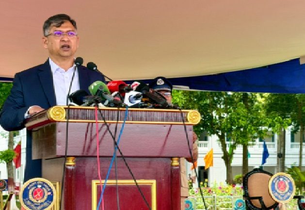 পুলিশের বর্তমান পোশাকে বাহিনীর সদস্যরা সন্তুষ্ট নন: স্বরাষ্ট্রমন্ত্রী