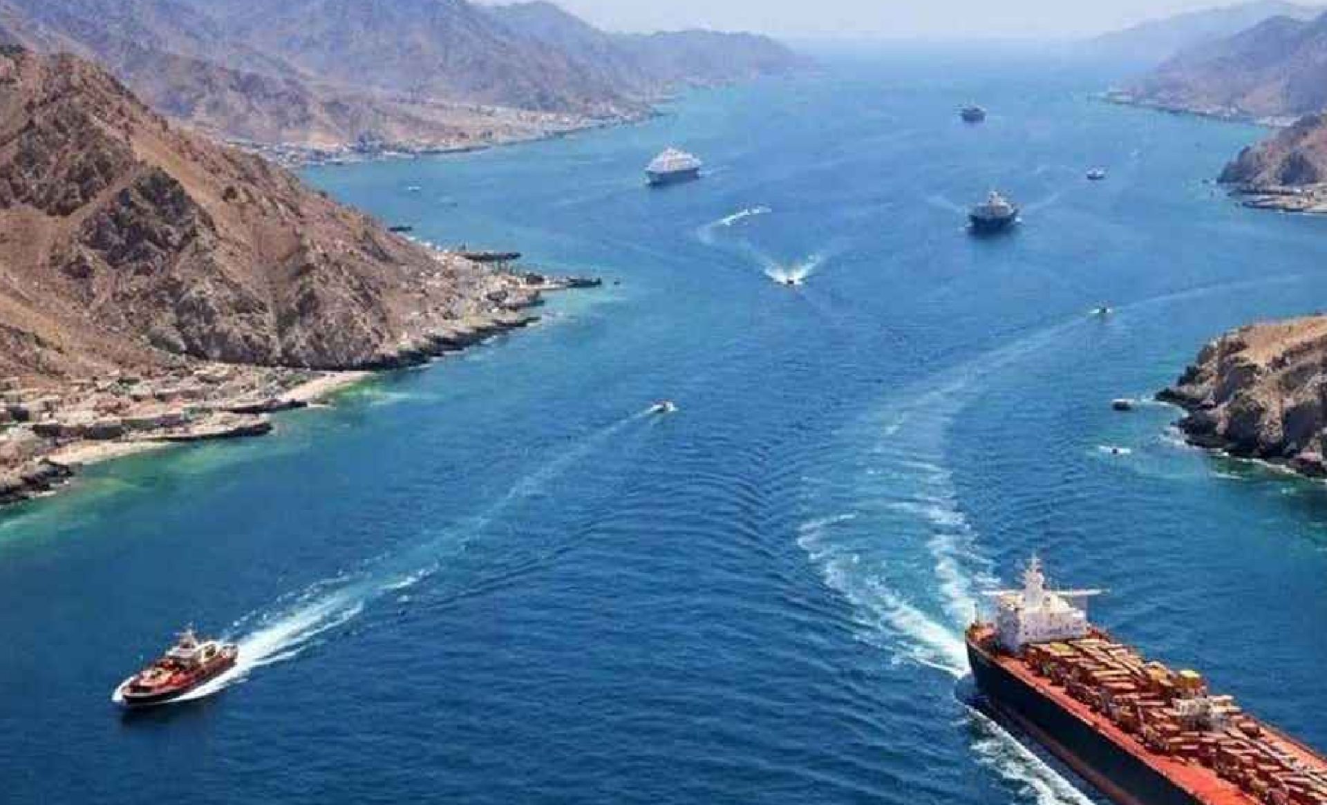 যুক্তরাষ্ট্র অবরোধ না তোলা পর্যন্ত হরমুজ বন্ধ থাকবে