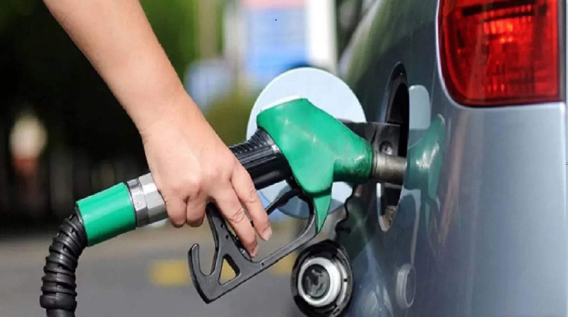 বাড়লো জ্বালানি তেলের দাম